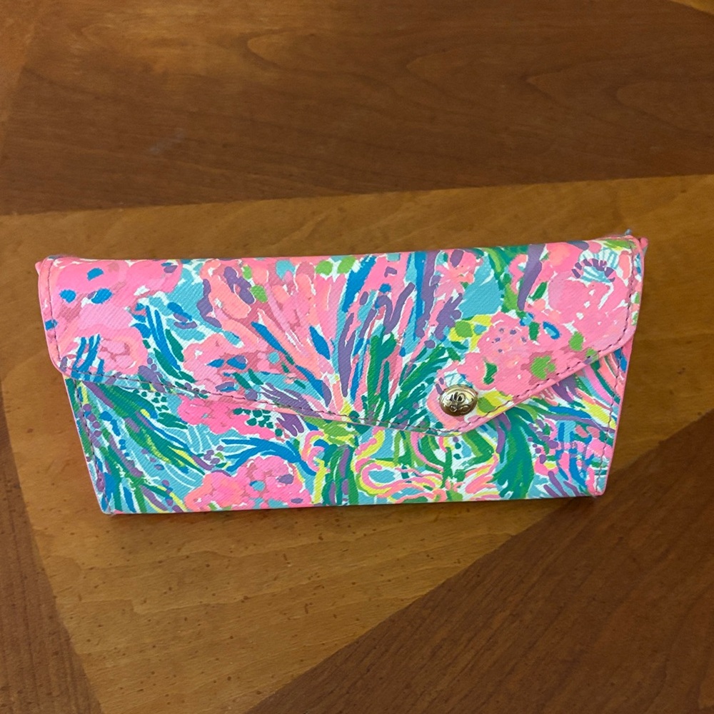 LILLY PULLITZER Colorful Floral Wallet